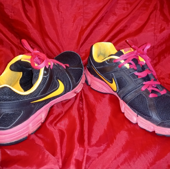 NIKE DOWN SHIFTER 5 WOMEN'S RUNNING SHOES SIZE 6.5 - Picture 1 of 8